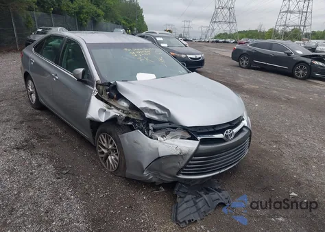 2017 Toyota Camry Le/Se/Xle/Xse z USA, uszkodzony, nr VIN 4T1BF1FK4HU671502